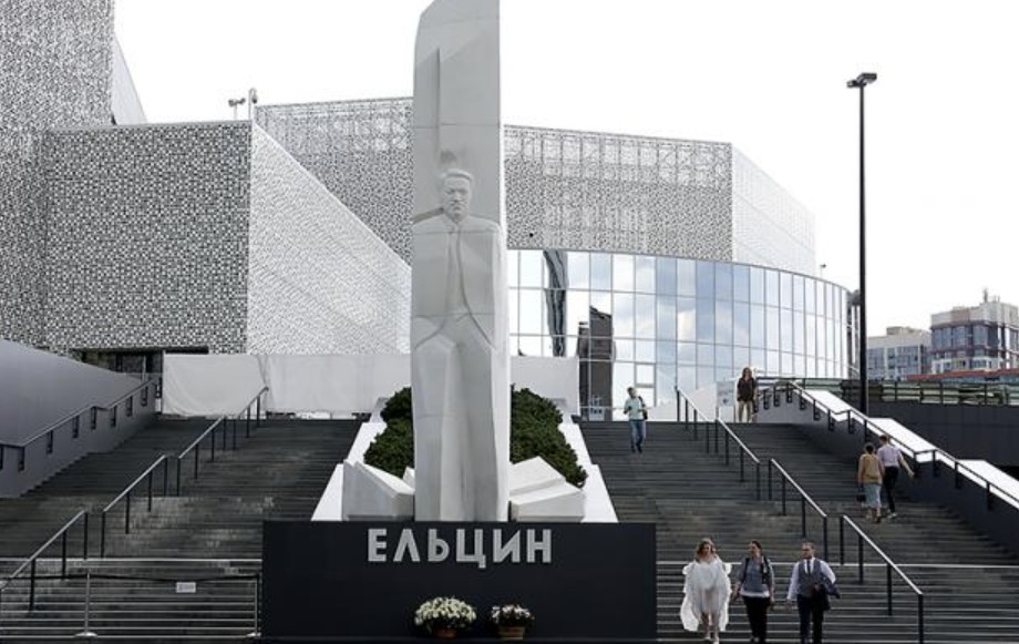 «Ельцин-центр»-стал-центром-скандала:-на-80-летие-Победы-позвали-нацистов