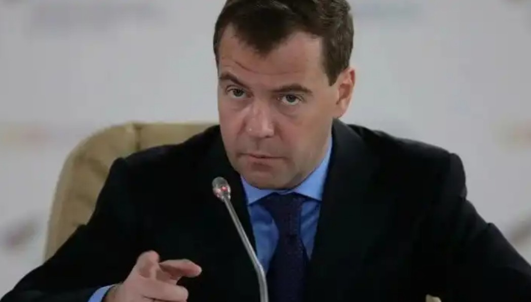 Европа-крестится,-Киев-молится.-Медведев-обрушил-на-мир-сенсационное-послание