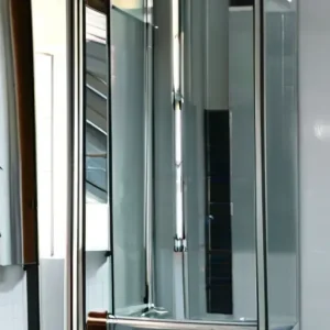 Почему важно следить за чистотой зеркал и стекол